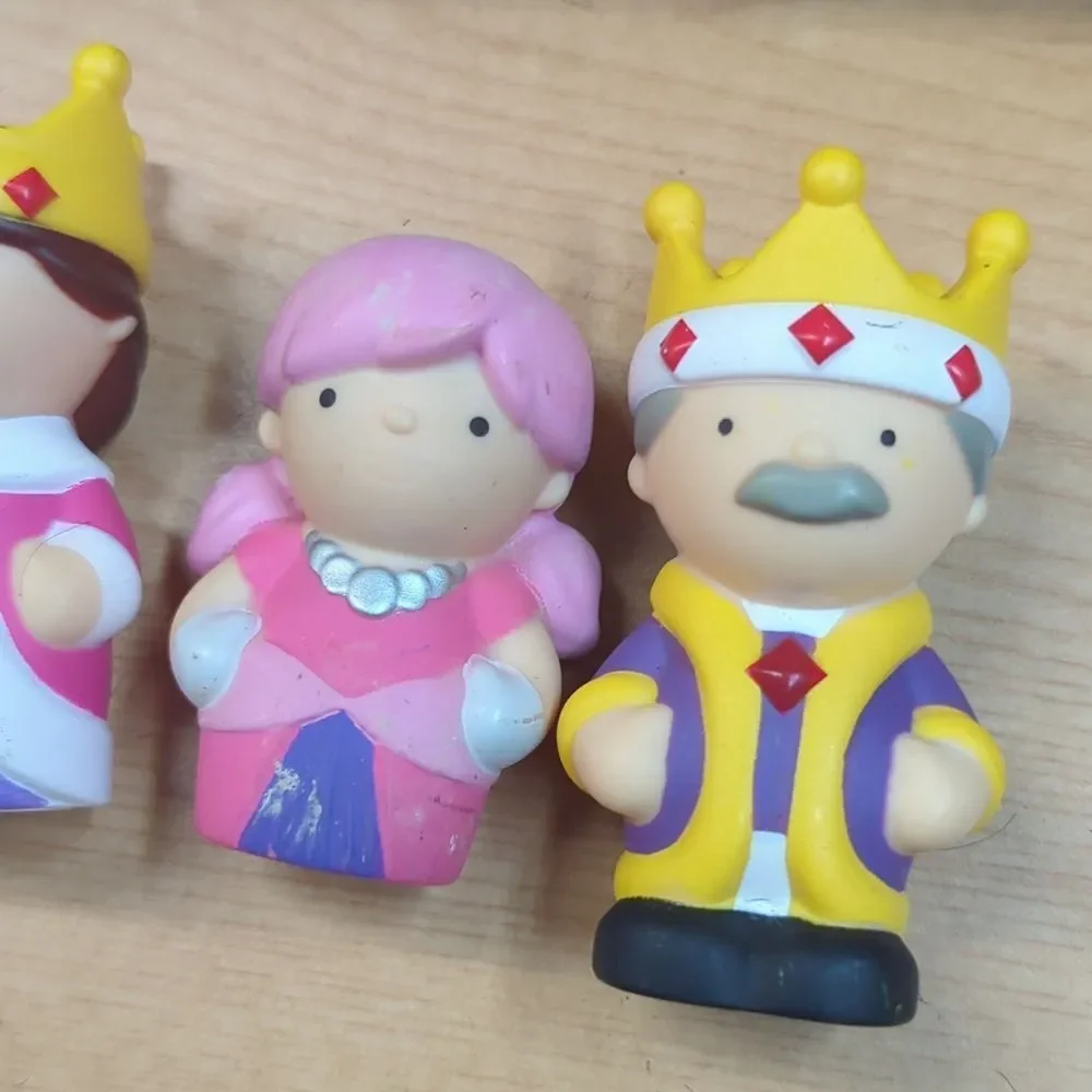 PlayGo Royal Castle Playset. This playset features‎ castle pieces and figures